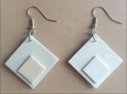 Arracades ARBA21 8�  -   Okume vern�s natural - 2 cares iguals  28x28 mm.