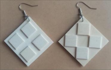 Arracades ARBA23 10�  -   Okume vern�s natural - 2 cares diferents  42x42 mm.