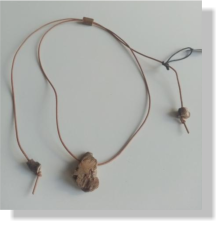 Penjoll RUSTIC 14�  Cep - 4 peces vern�s natural i cuir reciclat color natural.